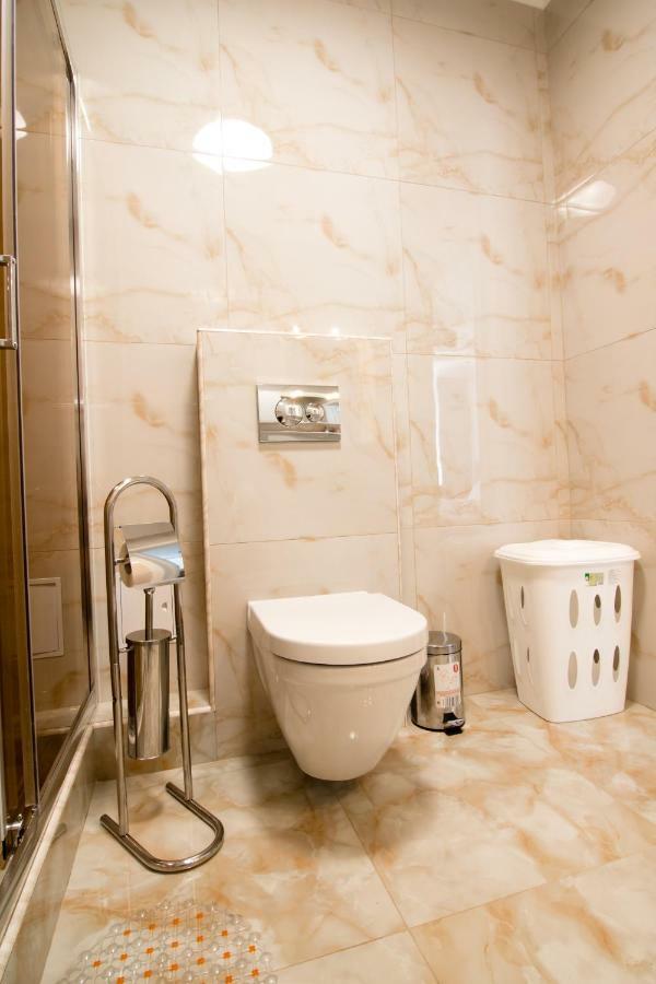 Lux Apartment Near Arena City Kyiv Exterior photo